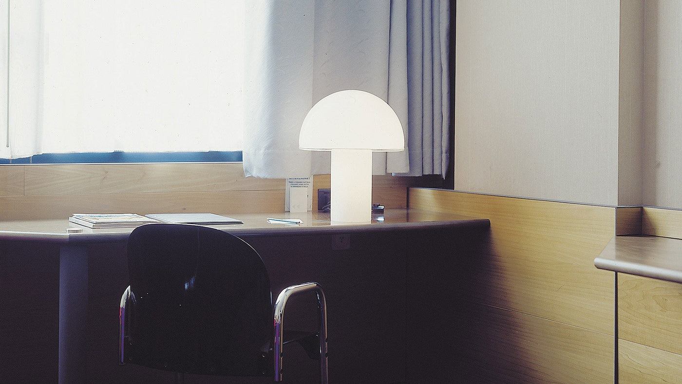 Onfale lampe de table by Artemide