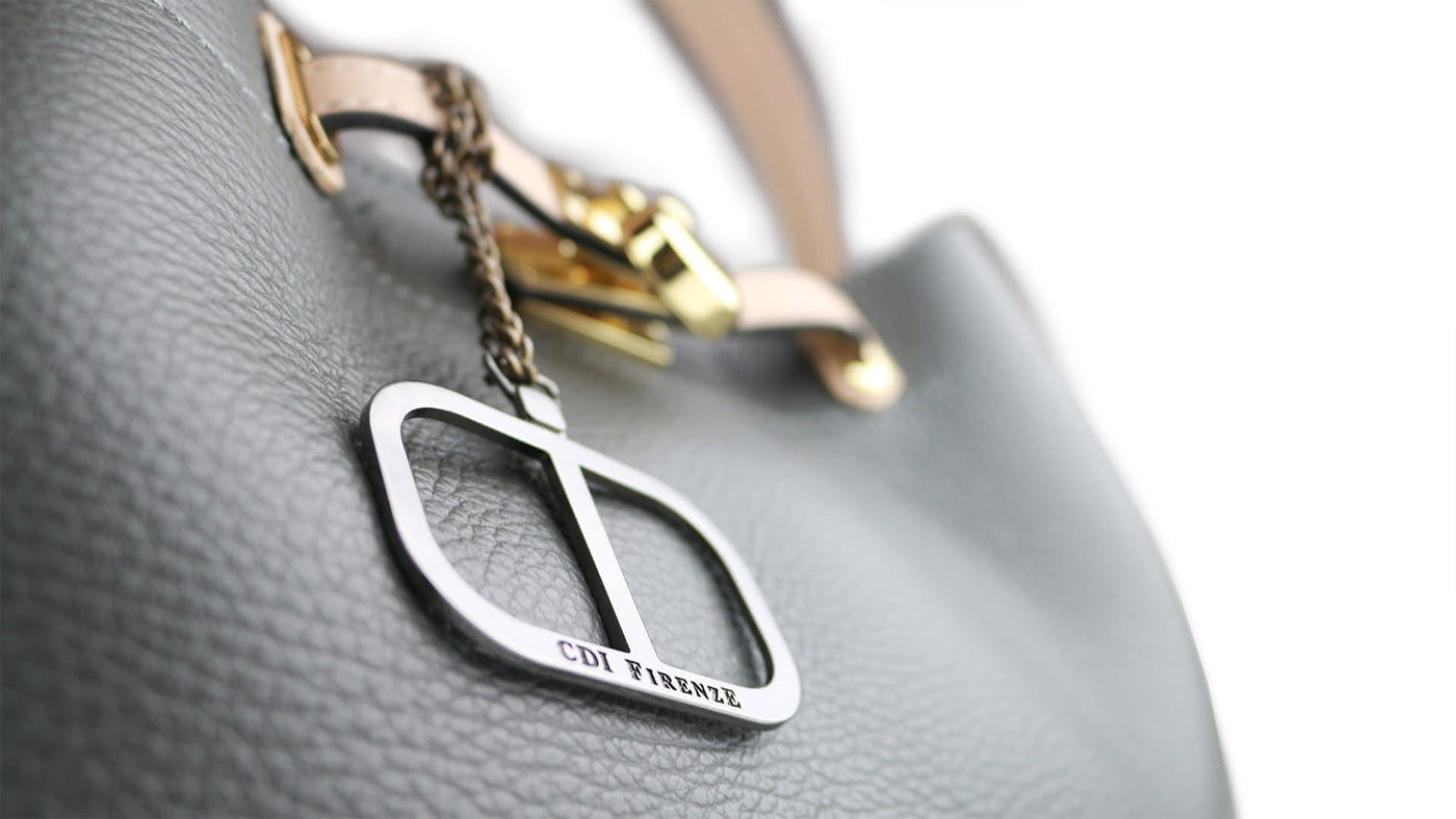 Sac à main SEGRETA en cuir rigid