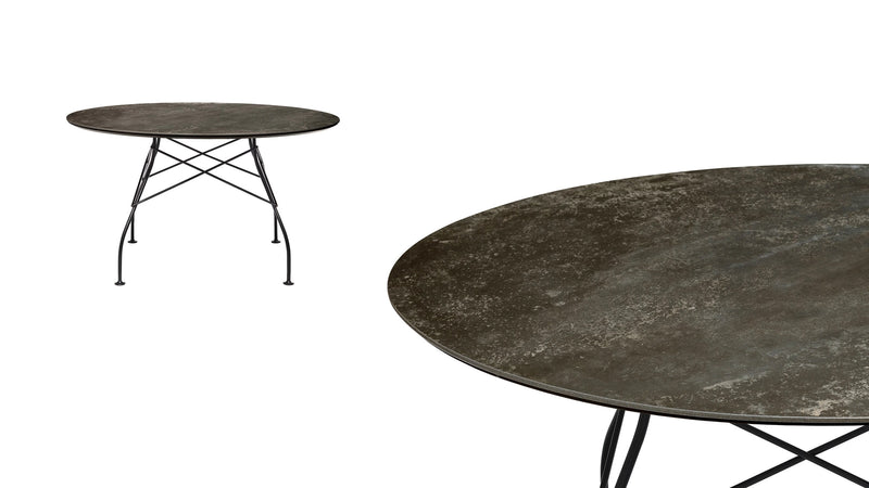 Glossy round table by Kartell