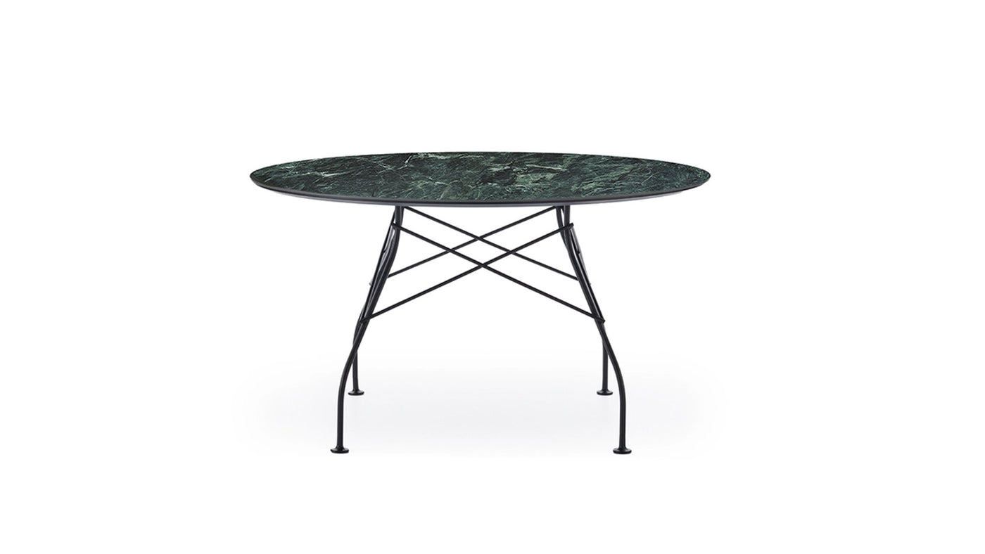 Glossy round table by Kartell