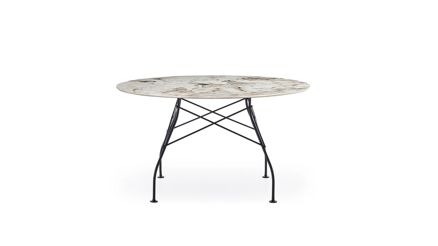 Glossy round table by Kartell