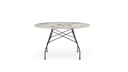 Glossy round table by Kartell