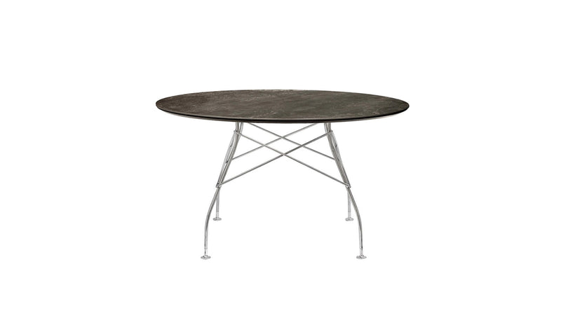 Glossy round table by Kartell