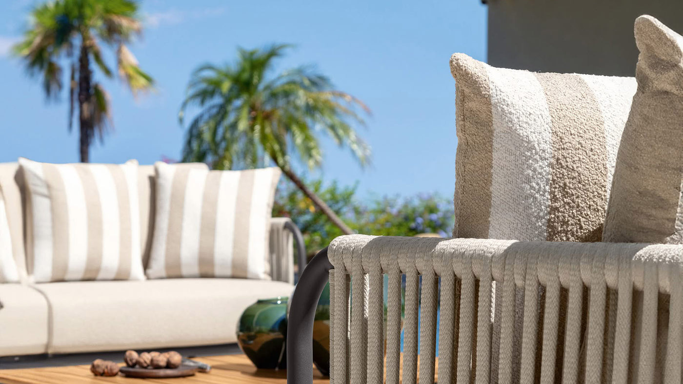 Set Plum: 1 Sofa + 2 Sessel + 1 Outdoor-Couchtisch