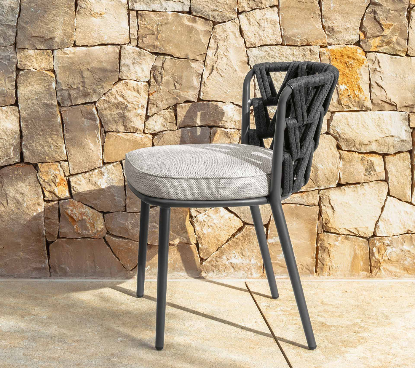 Swipe outdoor dining chair