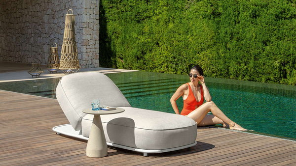 Swipe outdoor sunbed