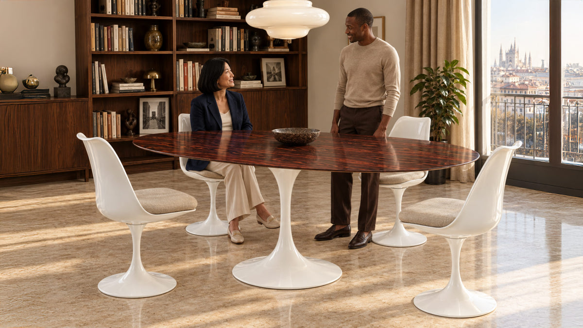 Mesa de comedor ovalada Tulip con tablero de madera